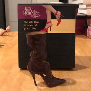 Step into your fantasies miniature collectible 👠